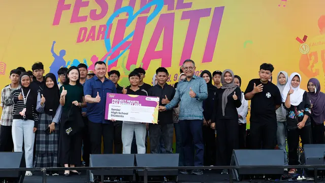 Pemberian bantuan Project Hearts di Kalibaru
