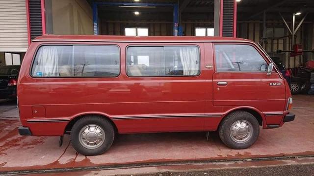 Toyota Hiace jadul (Facebook/Sri Lankan Van Riders)