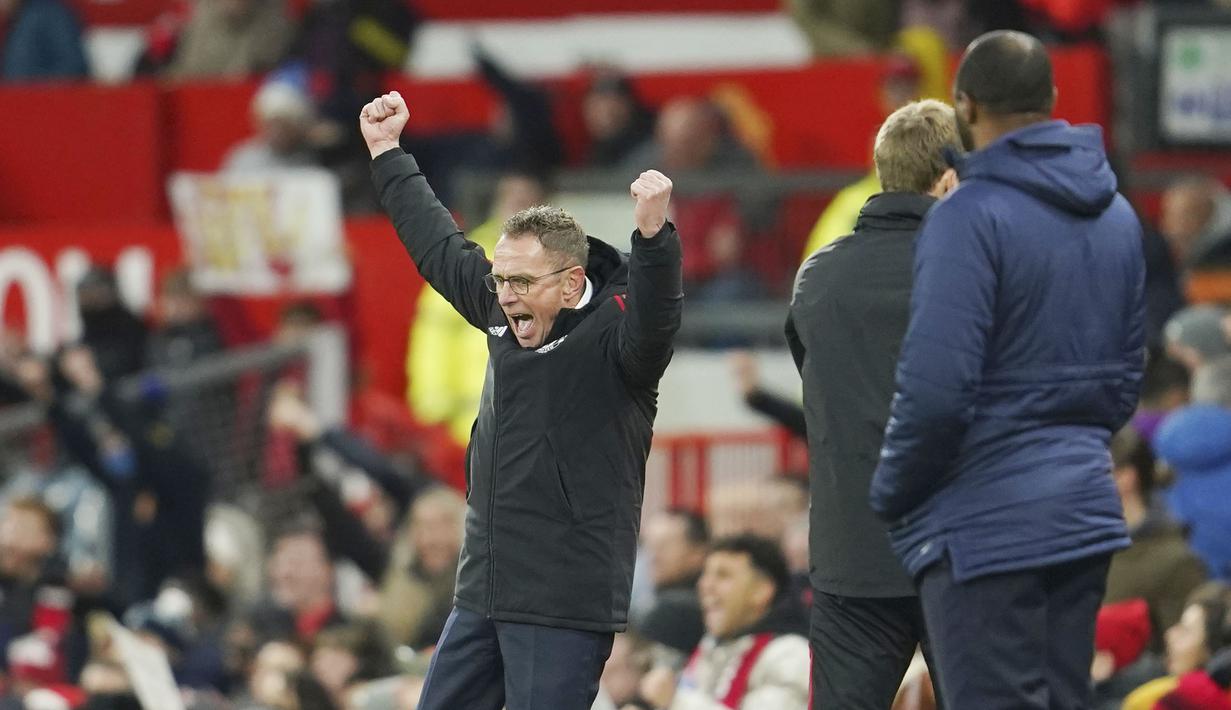 Kemenangan ini sekaligus menandai era baru Manchester United bersama pelatih asal Jerman, Ralf Rangnick. Setan Merah berhasil meraih poin penuh usai menumbangkan Crystal Palace dengan skor 1-0. (AP/Jon Super)