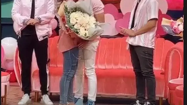 Verrell Bramasta kumpul bareng teman dan keluarga di hari valentine 2022