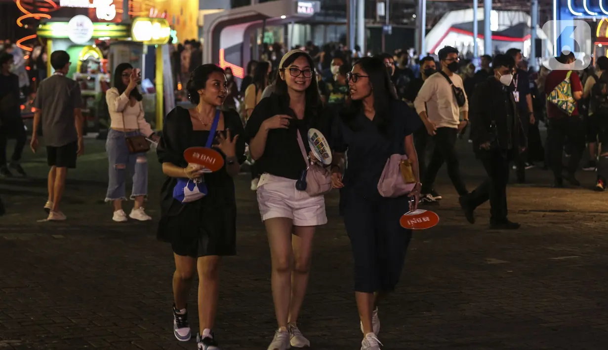 Suasana saat pengunjung menghadiri BNI Java Jazz Festival 2022 hari kedua di JIExpo Kemayoran, Jakarta, Sabtu (28/5/2022). Perhelatan musik BNI Java Jazz Festival 2022 digelar pada 27-29 Mei dengan menampilkan musisi-musisi dari dalam dan luar negeri. (Liputan6.com/Johan Tallo)