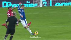 Berita video highlights Premier League 2017-2018, Everton vs Swansea City, dengan skor 3-1. This video presented by BallBall.