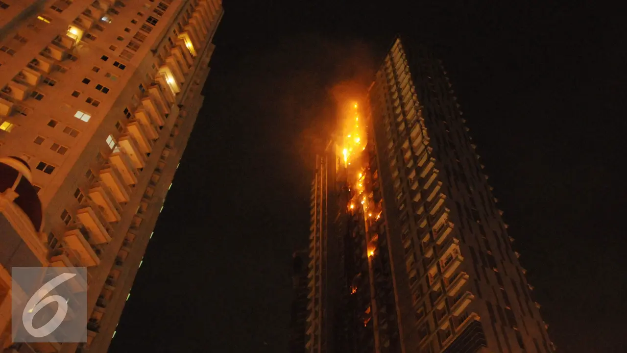 20161109- Petugas Damkar Berhasil Padamkan Kobaran Api di Apartemen Neo Soho-Jakarta- Helmi Afandi