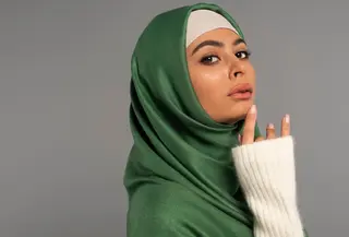 Ilustrasi Wanita Hijab Ramput Lepek / by freepik