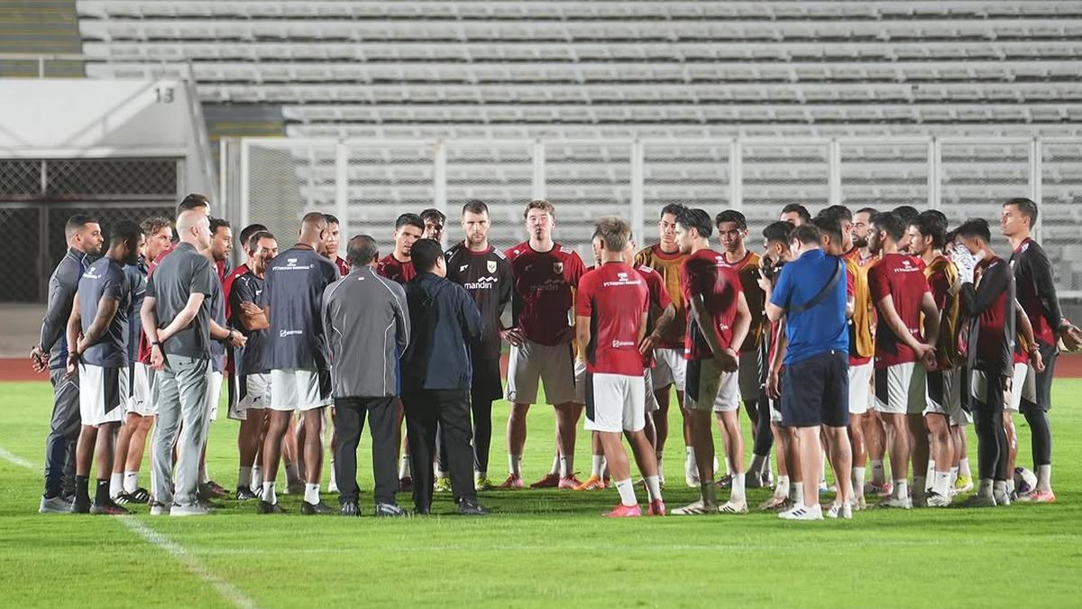 Erick Thohir Temui Timnas Indonesia dalam Latihan Jelang Lawan Bahrain: Saya Sadar Ada Tekanan Besar, Jangan Terpecah Belah!