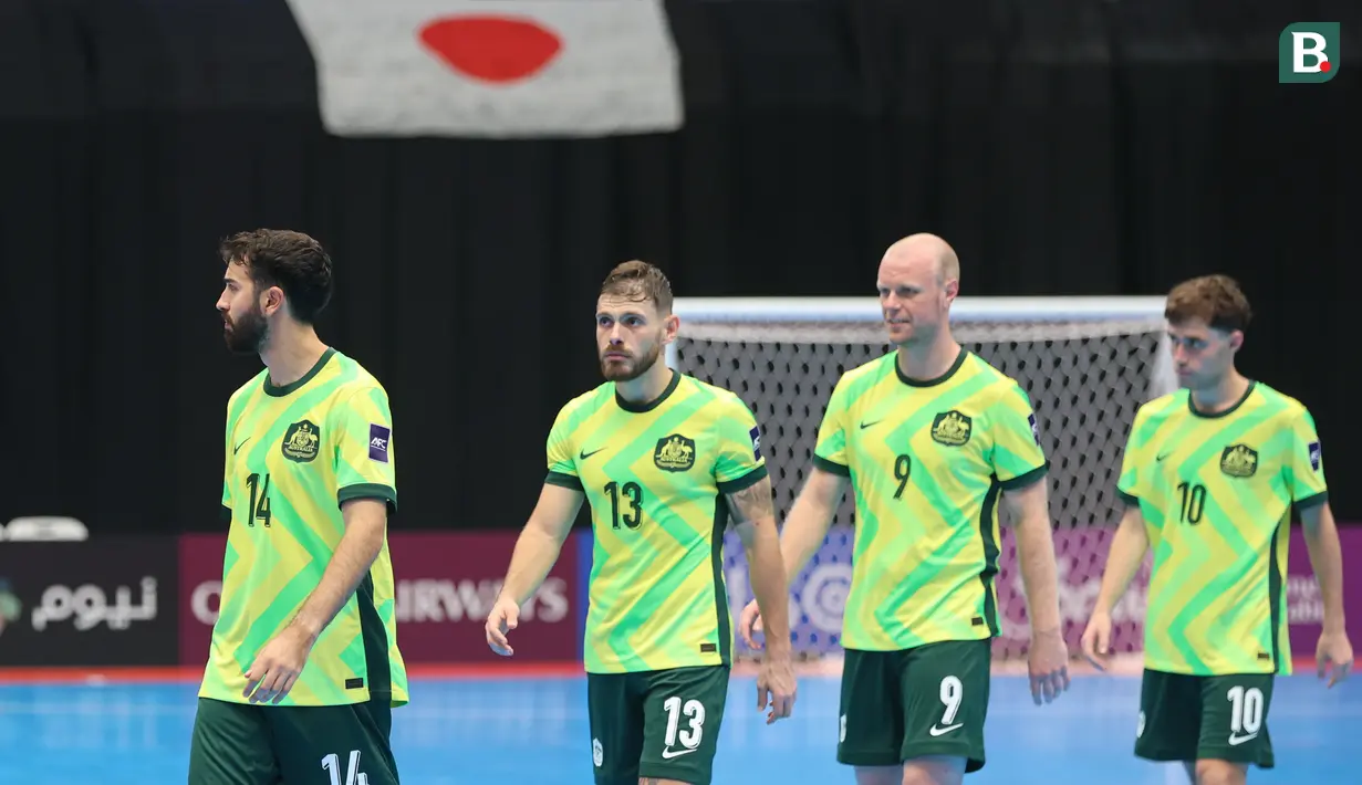 Timnas Futsal Australia tertunduk lesu setelah ditaklukkan Jepang dalam laga perdana Grup C Piala Asia Futsal 2026, di Indonesia Arena, Senayan, Jakarta, Rabu (28/1/2026). (Bola.com/M Iqbal Ichsan)