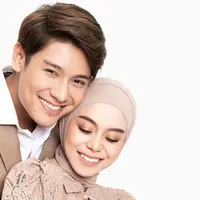 Rizky Billar dan Lesti Kejora kembali mencuri perhatian netizen. Pasangan selebriti ini diketahui baru saja menjalani pemotretan dengan fotografer ternama Rio Motret. (Liputan6.com/IG/@riomotret)