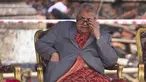 Perdana Menteri Nepal yang baru, Sushila Karki menunggu para menteri untuk diambil sumpah jabatannya oleh Presiden Nepal Ram Chandra Poudel di Gedung Kepresidenan di Kathmandu, Nepal, pada Senin 15 September 2025. (AP Photo/Niranjan Shrestha)