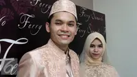 Ben Kasyafani dan calon istri, Nesyana Ayu Nabila saat melakukan fiting baju pengantin. (Herman Zakharia/Liputan6.com)