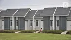 Anak-anak saat bermain di kompleks perumahan subsidi Griya Srimahi Indah, Tambun Utara, Kabupaten Bekasi, Jawa Barat, Rabu (16/2/2022). PT Bank Tabungan Negara (Persero) Tbk berhasil menyalurkan KPR FLPP mencapai 13.192 unit sampai akhir Januari 2022. (merdeka.com/Iqbal S. Nugroho)