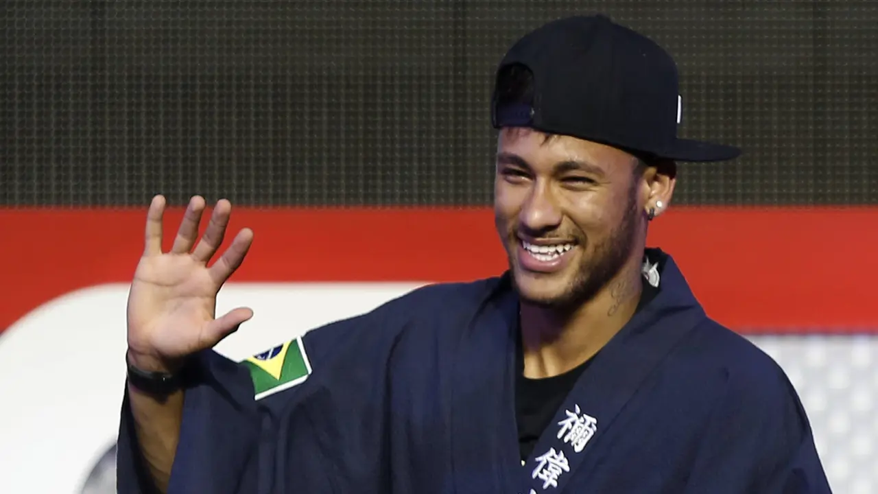 Gaya Neymar Berpakaian Tradisional Jepang