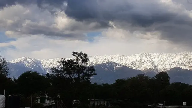 Polusi Menurun karena Corona, Himalaya Kembali Terlihat dari India Setelah 30 Tahun