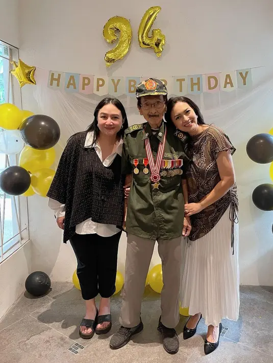 Tidak banyak yang tahu, Wibowo Wirjodiprojo ayah dua artis senior itu ternyata veteran pejuang kemerdekaan Republik Indonesia. Ari dan Ira merupakan pernikahan Wibowo dengan perempuan Jerman, Sibylle Ollmann. [Instagram/@irawbw]