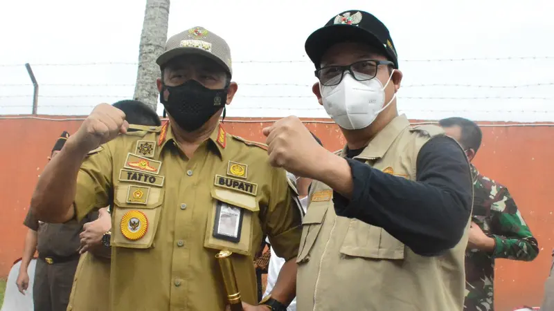 Bupati Banyumas Achmad Husein didampingi seluruh Forkopimda mengadakan pertemuan dengan Pemkab Cilacap yang dipimpin langsung oleh Bupati Cilacap Tatto Suwarto Pamuji. (Foto: Liputan6.com/Humas Pemkab Banyumas)