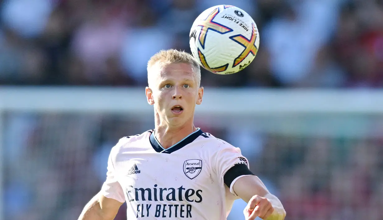 Pemain jebolan akademi Shakhtar Donetsk ini memutuskan hijrah ke Manchester City pada musim panas 2016. Setelah meraih kesuksesan besar bersama City, Oleksandr Zinchenko memulai petualangan baru dengan berlabuh ke Arsenal pada 2022 dengan biaya transfer sebesar 35 juta euro. (AFP/Glyn Kirk)