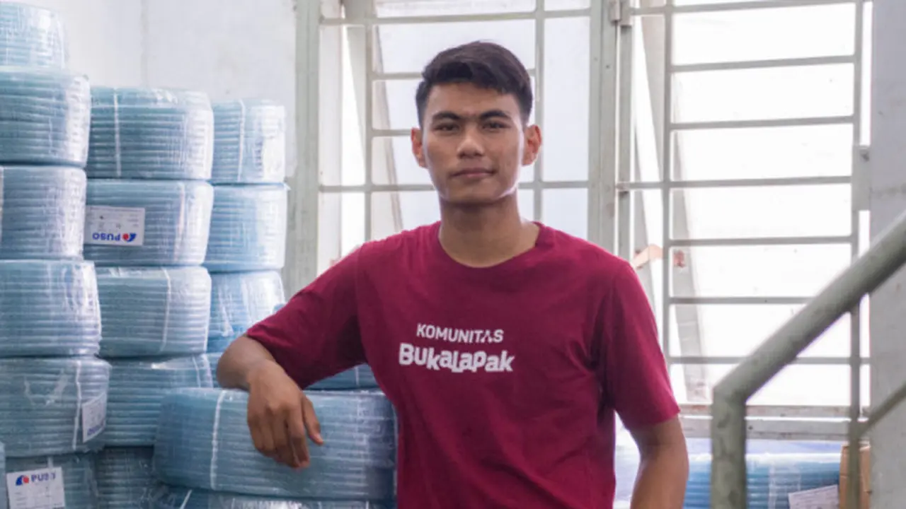 Kolaliandri Ginting, pemuda Medan yang sukses jualan online di Bukalapak. Dok: Bukalapak