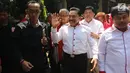 Ketua Umum PKPI Hendropriyono usai mendengarkan pembacaan putusan di PTUN Jakarta, Rabu (11/4). PTUN mengabulkan gugatan PKPI untuk menjadi peserta Pemilu 2019. (Liputan6.com/Arya Manggala)