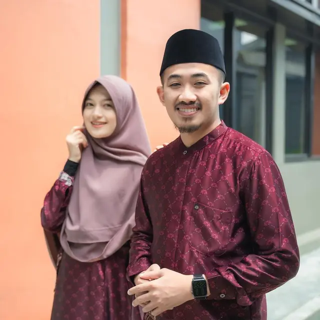 Hamil Anak Pertama, Ini 6 Potret Istri Ustaz Syam Elmarusy Pamer Baby Bump