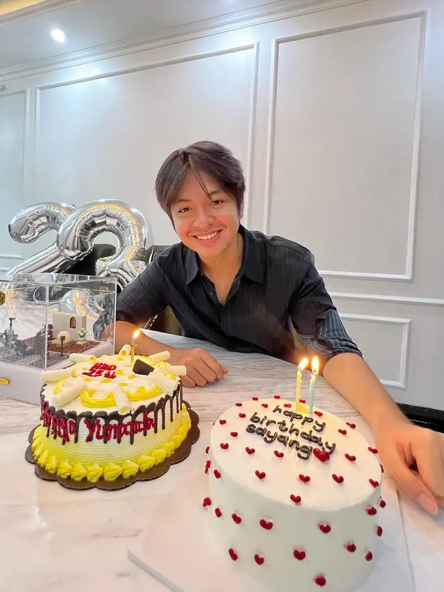 Angga Yunanda rayakan ultah ke-23 bersama Shenina Cinnamon (Foto: instagram angga)