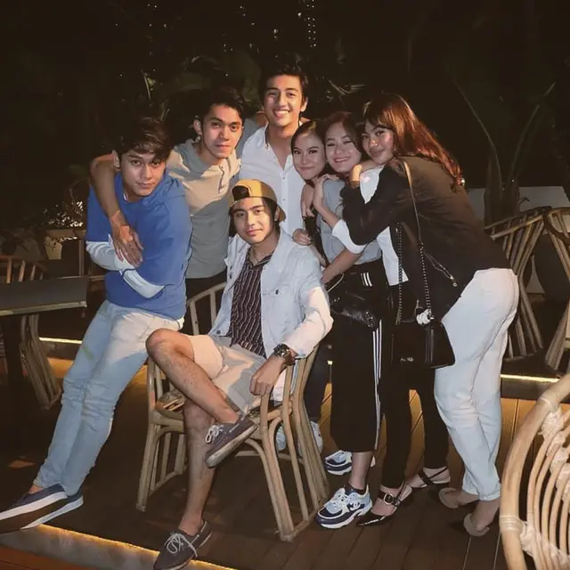 Pernah Bikin Webseries Bareng, Ini 6 Potret Dinda Hauw Bersama Anggota The Gabuts