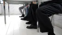 Karakter Orang yang Suka Menggoyangkan Kaki Saat Duduk Menurut Psikologi