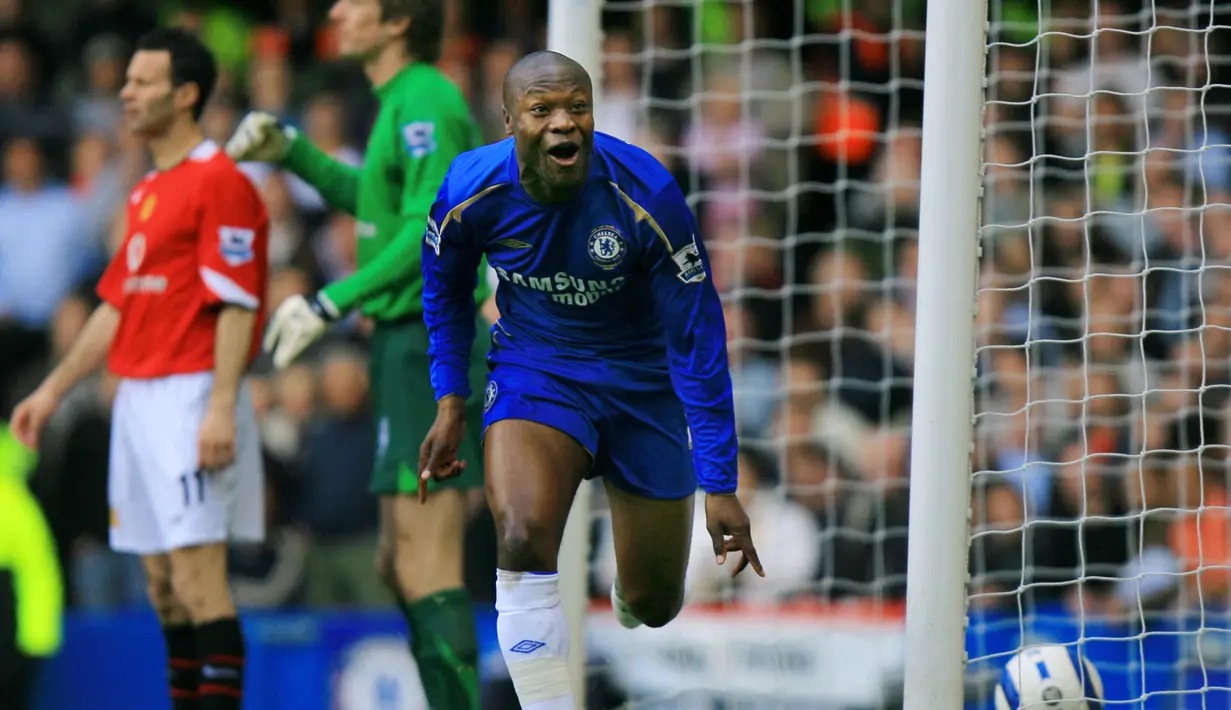 William Gallas. Bek tengah Prancis yang telah pensiun pada Oktober 2014 bersama Perth Glory ini tercatat pernah memperkuat 3 klub di Liga Inggris dan semuanya merupakan anggota Big Six, yaitu Chelsea, Arsenal dan Tottenham Hotspur. Dari ketiganya, Chelsea menjadi klub yang paling lama dibelanya yaitu selama 5 musim sejak 2001/2002 hingga 2005/2006 dan total tampil dalam 225 laga di semua ajang bareng The Blues dengan torehan 14 gol dan 6 assist. (AFP/Odd Andersen)