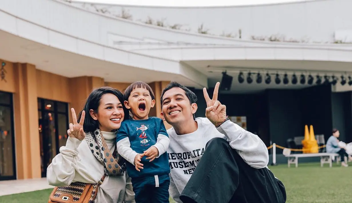 Ini saat mereka liburan ke Jepang. Kawa nampak senang banget, kan?  (Liputan6.com/IG/andienaisyah)