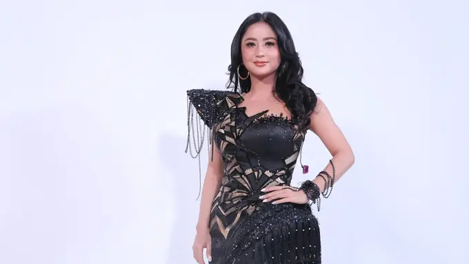 [Bintang] Dewi Perssik