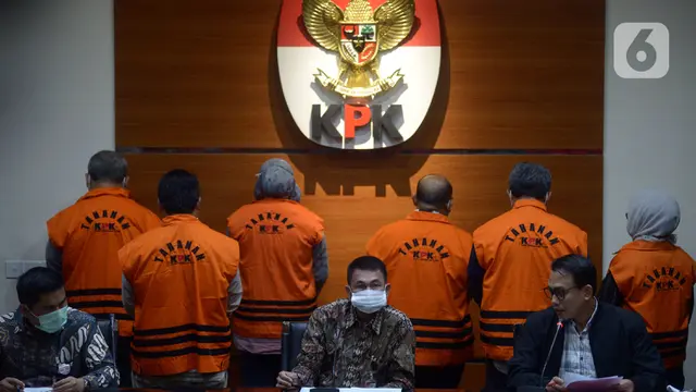 FOTO: KPK Umumkan Hasil OTT Bupati Kutai Timur dan Istrinya