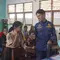 Kisah Haru Damkar Jadi Ayah Pengganti Saat Ambil Rapor