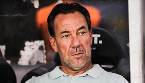 Pelatih PSIM Yogyakarta,&nbsp;Jean-Paul van Gastel saat timnya bertanding melawan Persebaya Surabaya dalam&nbsp;laga pertama BRI Super League 2025/2026, Jumat (8/8/2025). (Bola.com/Abdul Aziz)&nbsp;