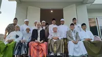 Kiai sepuh pendukung paslon 01 dan 02 berkumpul di kediaman Ketua PBNU Saifullah Yusuf, Surabaya, Jawa Timur, Jumat (19/4/2019). (Liputan6.com/Dian Kurniawan)