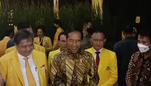 Presiden Jokowi menghadiri puncak HUT ke-58 Partai Golkar di JIEXpo Kemayoran, Jakarta, Jumat malam (21/10/2022). (Merdeka.com/ Alma Fikhasari)