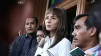 Pemain sinetron Kirana Larasati saat tiba di Pengadilan Negeri Jakarta Selatan, Kamis (18/05/2017). Kirana Larasati menjalankan sidang perdana cerai tanpa dihadiri suaminya Tama Gandjar dengan agenda mediasi.