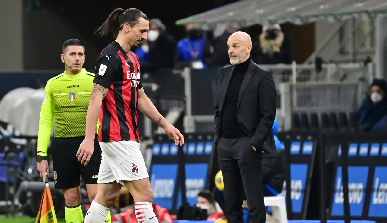 Ibrahimovic kemudian harus keluar lapangan lebih cepat usai melanggar keras Aleksandar Kolarov di menit ke-58. (Foto: AFP/Miguel Medina)