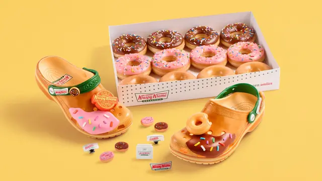  Kolaborasi Krispy Kreme® x Crocs™ Hadirkan Sepatu Bertema Donat yang Siap Jadi Sorotan [Dok/Crocs.co]