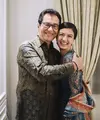 Raline Shah hadir di kondangan bersama sang ayah. Keduanya nampak kompak, sama-sama memiliki paras yang memesona. (@ralineshah)