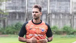 Pemain asing baru Persija Jakarta, Paulo Ricardo pada sesi latihan i Persija Training Ground, Depok, pada Senin (2/2/2026) sore WIB sebagai persiapan untuk melawan Arema FC. (Bola.com/Nur Iman Ali)
