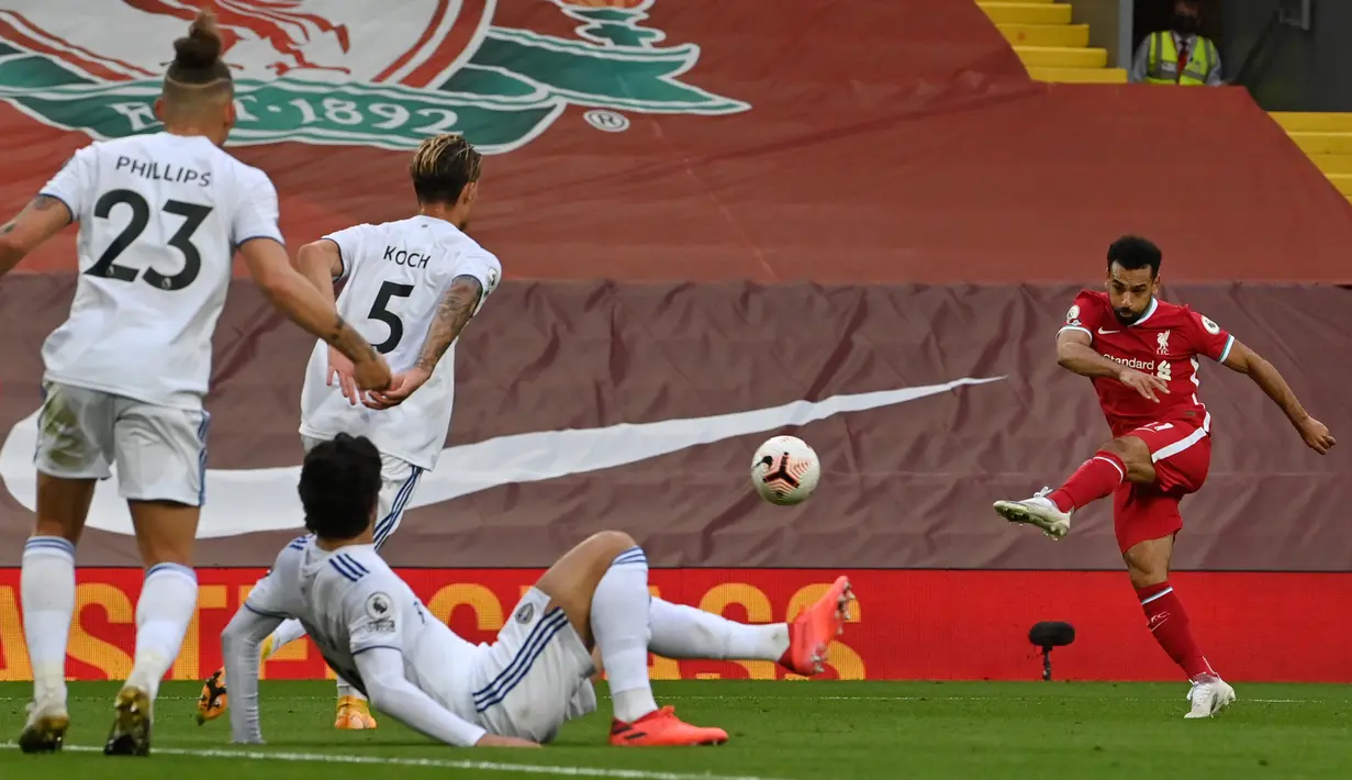 Ditopang kaki kiri yang kuat, Salah makin mempesona dengan kecepatannya. Kelebihannya melakukan sprint pendek memungkinkannya untuk melakukan pergerakan yang sangat mengancam di belakang pertahanan lawan. (Foto: AFP/Pool/Paul Ellis)
