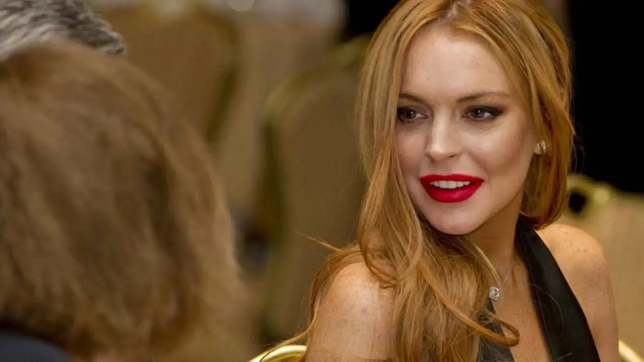 lindsay-lohan-121123-logo.jpg