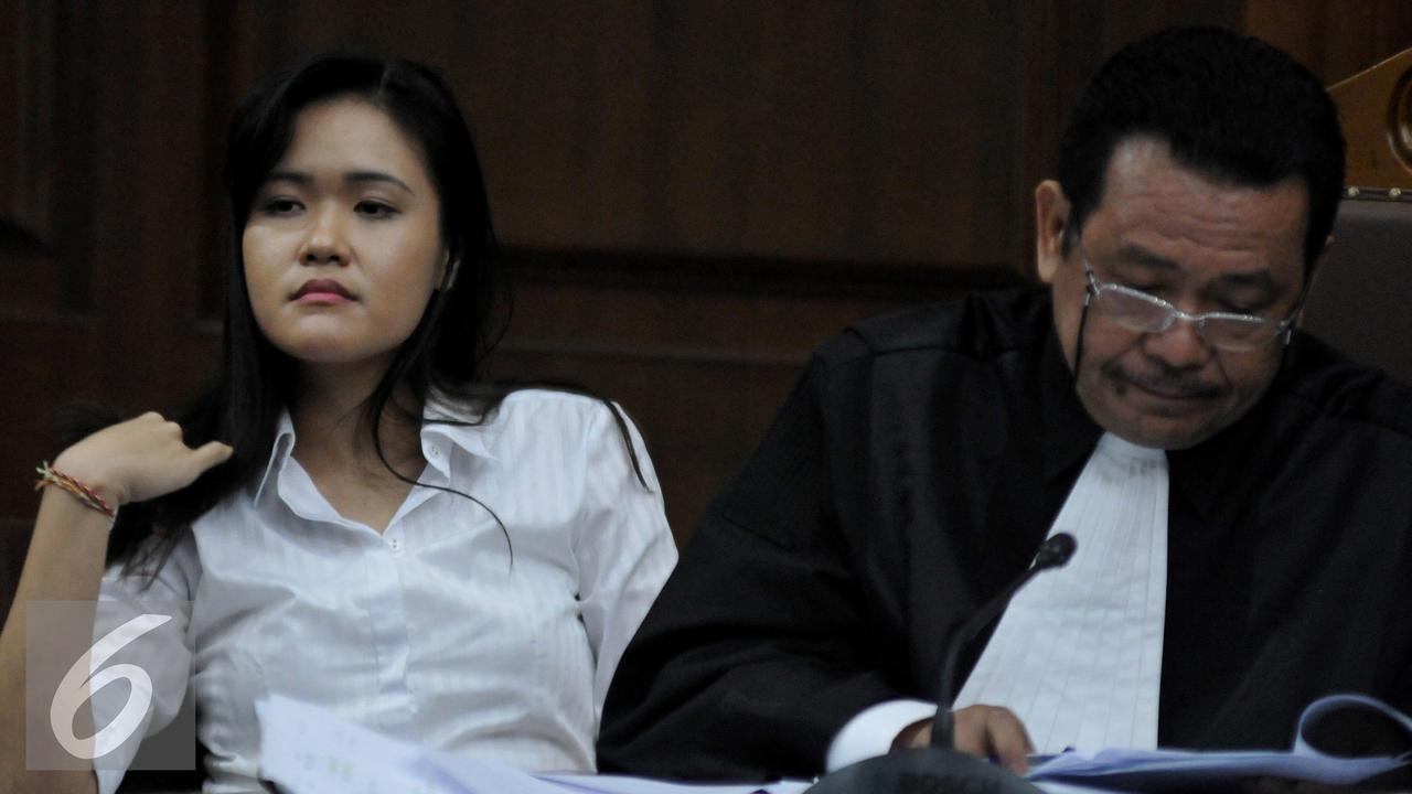 20160815- Ekspresi Jessica Saat Mendengar keterangan Saksi Ahli Psikologi-Jakarta- Johan Tallo