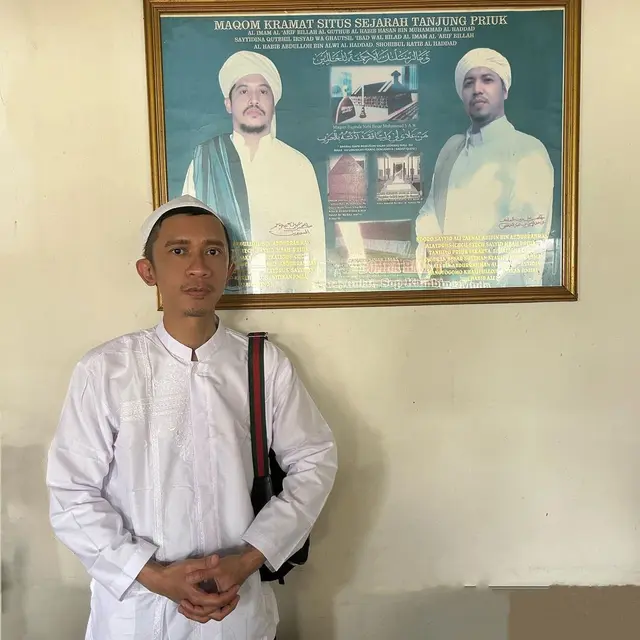 6 Potret Terbaru Aming Pakai Baju Koko dan Peci, Penampilannya yang Macho Banjir Pujian