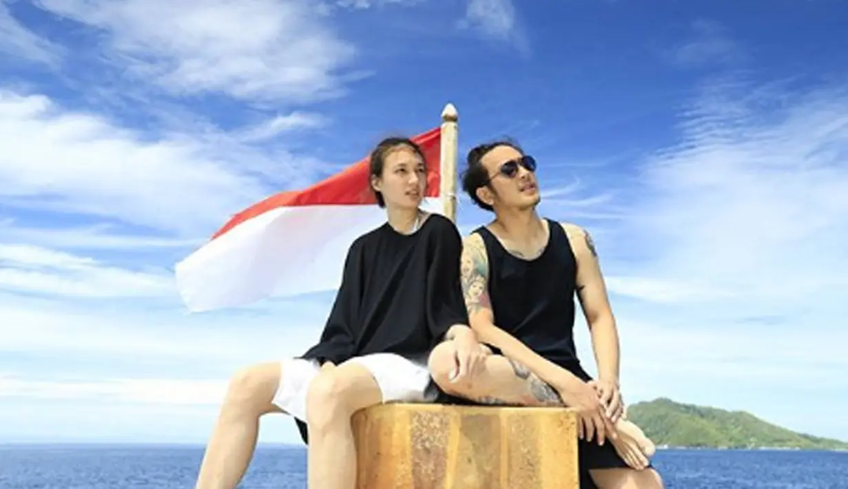 Nadine Chandrawinata dan Dimas Anggara terlihat sangat menyukai travelling.