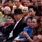 Founder Ciputra Group, Ir. Ciputra bersama Presiden Ke-5 Megawati Soekarno Putri saat peluncuran buku sekaligus merayakan Ulang Tahun berdirinya Ciputra Grup yang ke 36 Tahun, di Jakarta, Rabu (29/11). (Liputan6.com/JohanTallo)