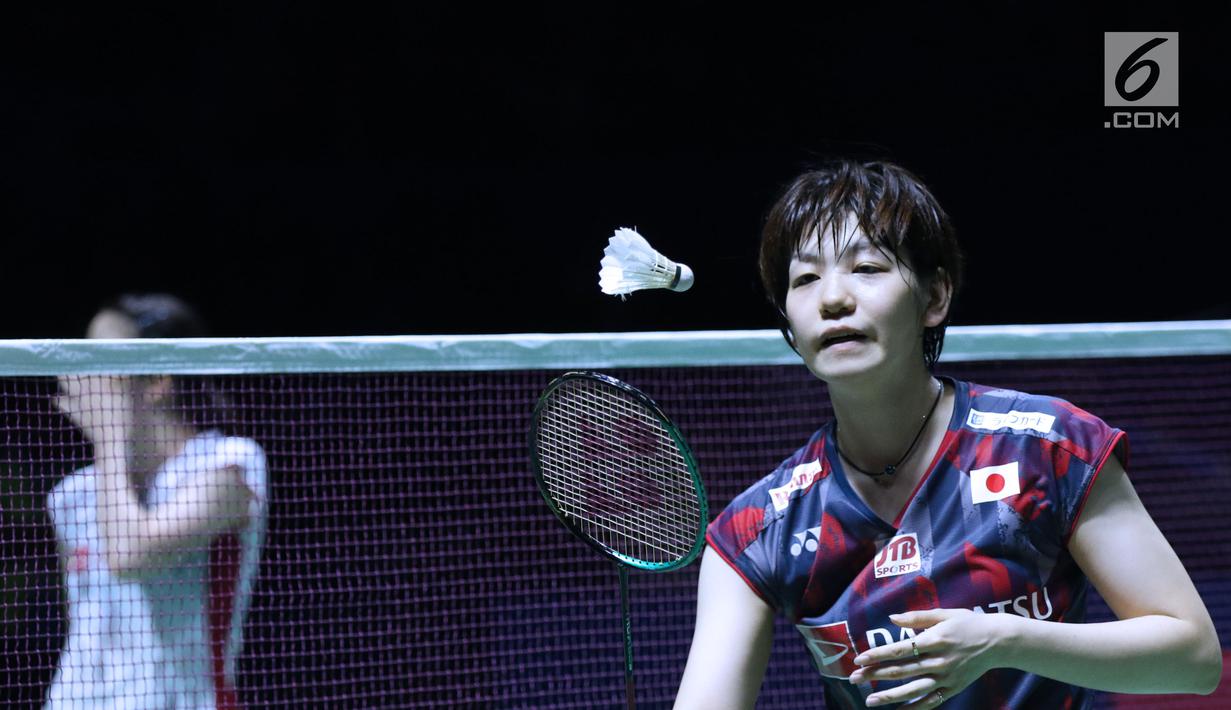 Ganda putri Jepang, Sayaka Hirota saat melawan Mayu Matsumoto/Wakana Nagahara di Final Indonesia Open 2018 di Istora GBK, Jakarta, Minggu (8/7). Yuki/Sayaka menang 21-14, 16-21, 21-14. (Liputan6.com/Helmi Fithriansyah)