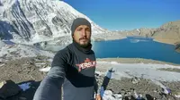Ucapan HUT Persija ke-92 dari Rohit Chand di Danau Tilicho di Pegunungan Himalaya