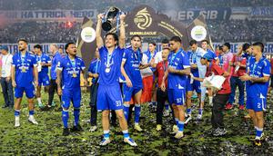 Thom Haye turut membawa Persib Bandung meraih gelar juara BRI Super League musim ini, Sabtu, (24/05/2026) malam WIB. Persib sukses menutup musim dengan bercokol di puncak klasemen akhir liga dan mendulang 79 poin, hanya unggul selisih gol atas Borneo FC di tempat kedua. (Bola.com/Bagaskara Lazuardi)