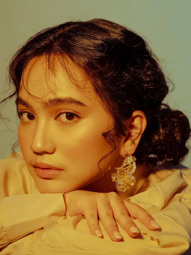 5 Gaya Rachel Amanda dalam Pemotretan Bertema Vintage, Menawan