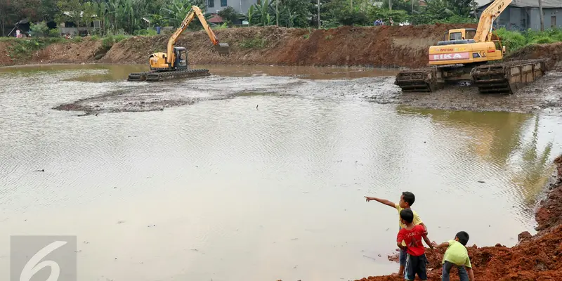 20160129-Minim Lahan Bermain, Anak-anak Main di Area Pembangunan Waduk