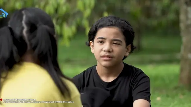 Pakai Baju Hitam Kok Terasa Gerah? Bantu Anak Temukan Jawabannya